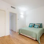 Maison Blaesia - Beachfront Modern Sea Loft Apartment *