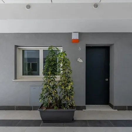 Maison Blaesia - Beachfront Modern Sea Loft *