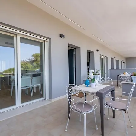 Appartamento Maison Blaesia - Beachfront Modern Sea Loft *