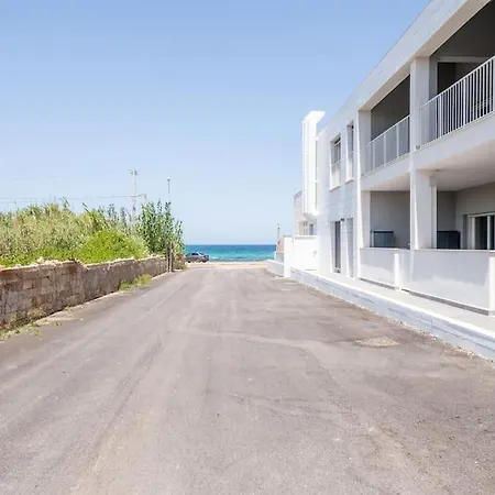 Maison Blaesia - Beachfront Modern Sea Loft *