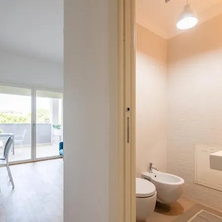 Maison Blaesia - Beachfront Modern Sea Loft Apartment Bari