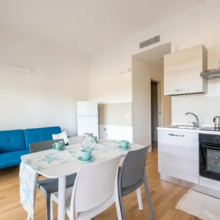 Maison Blaesia - Beachfront Modern Sea Loft Μπάρι