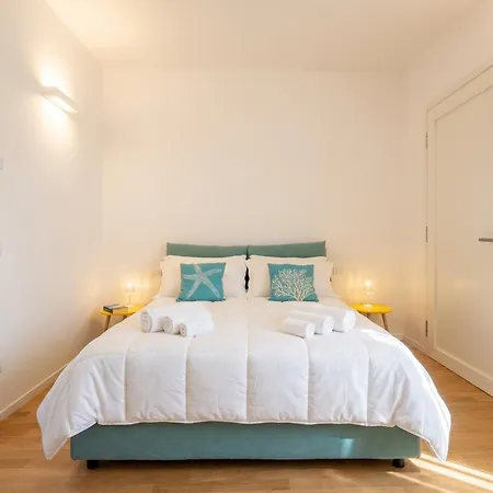 Maison Blaesia - Beachfront Modern Sea Loft Διαμέρισμα *