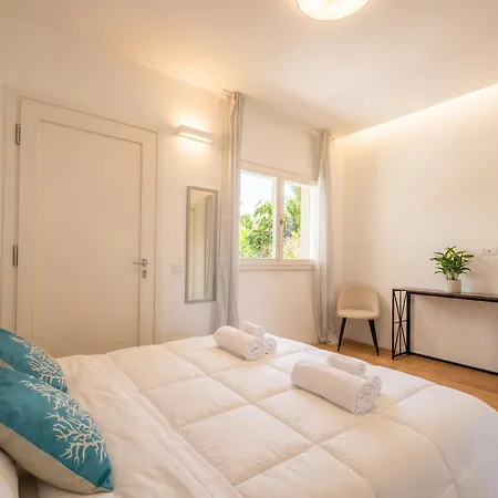 Maison Blaesia - Beachfront Modern Sea Loft Διαμέρισμα