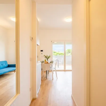 Maison Blaesia - Beachfront Modern Sea Loft Μπάρι