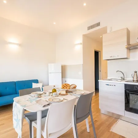Maison Blaesia - Beachfront Modern Sea Loft * Μπάρι