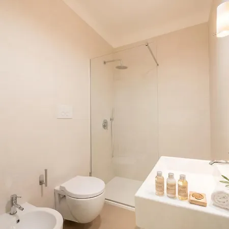 Maison Blaesia - Beachfront Modern Sea Loft * Μπάρι