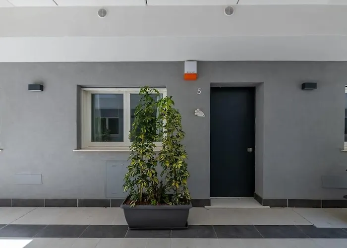 Maison Blaesia - Beachfront Modern Sea Loft *